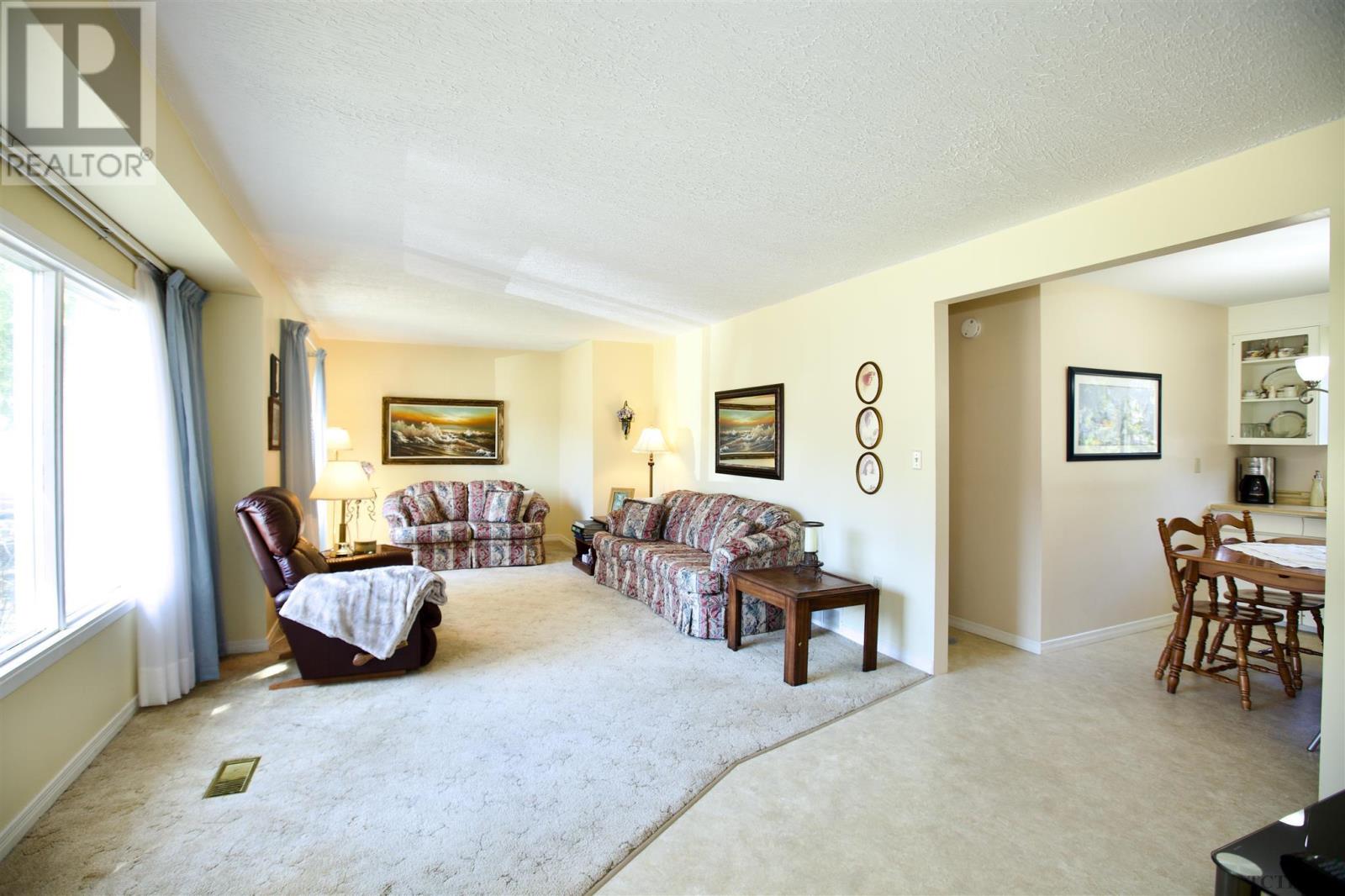 For sale 409 McCamus AVE, Temiskaming Shores, Ontario P0J1P0 TM240845 REALTOR.ca