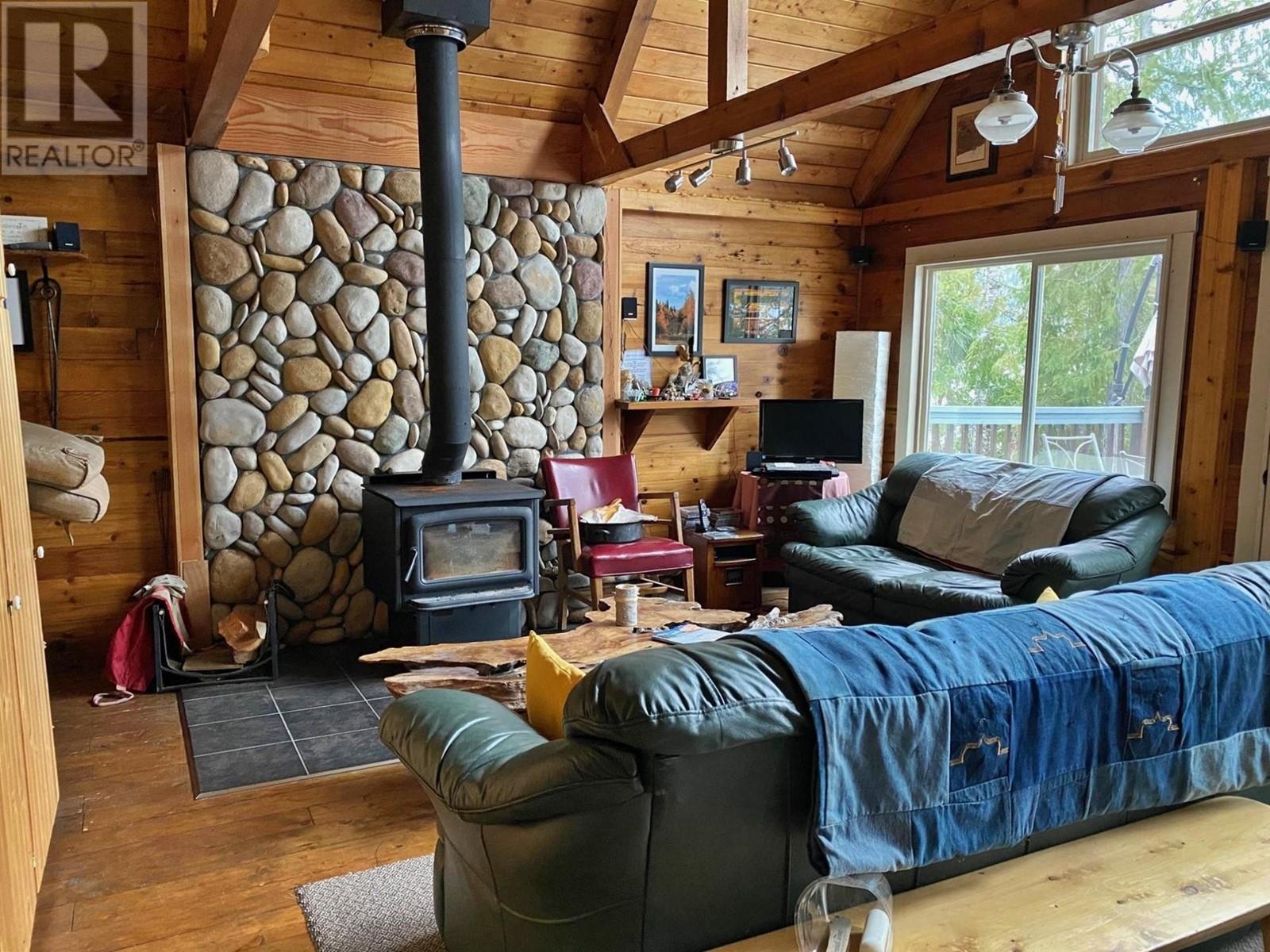 For sale 5241 EAST BARRIERE LAKE FSR, Barriere, British Columbia V0E1E0 178386 REALTOR.ca