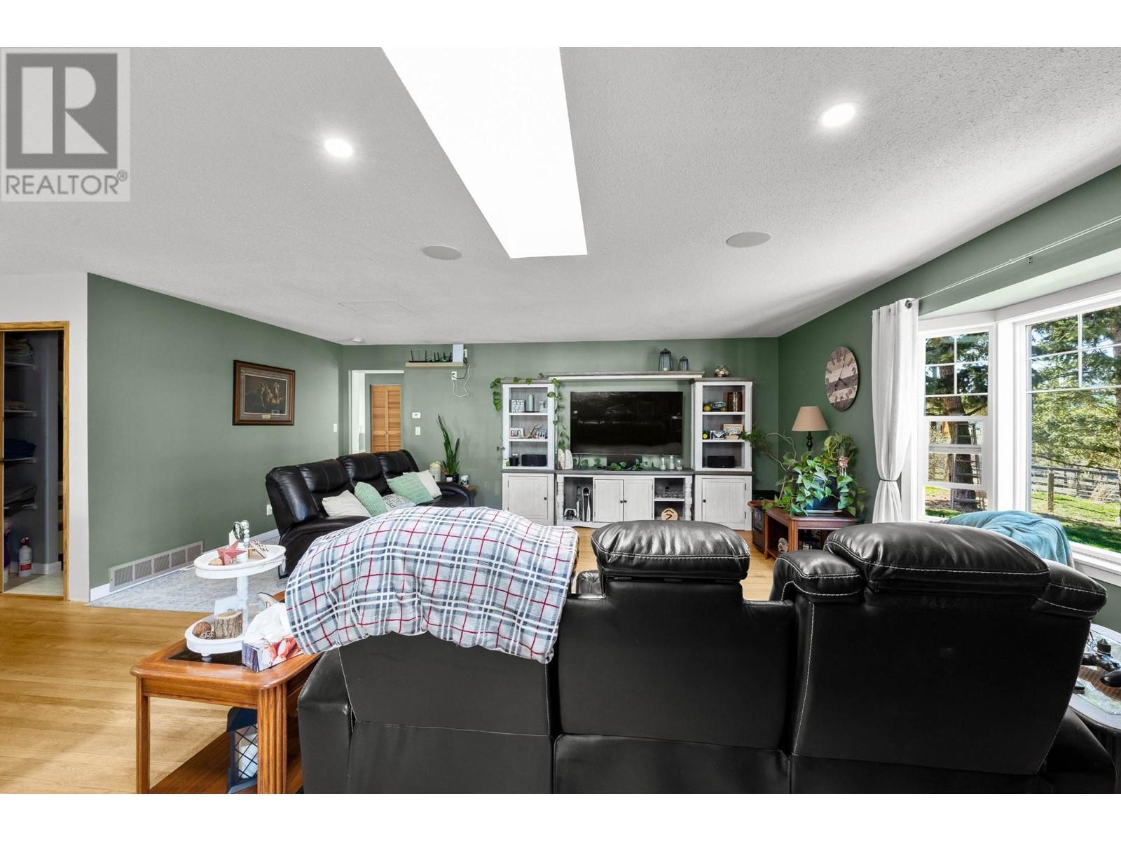 For sale 280 GOWAN DRIVE, Logan Lake, British Columbia V0K1W0 177051