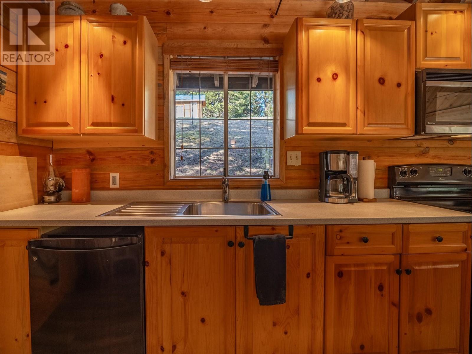 For sale 3433 RED LAKE DRIVE, Kamloops, British Columbia V0K2J0