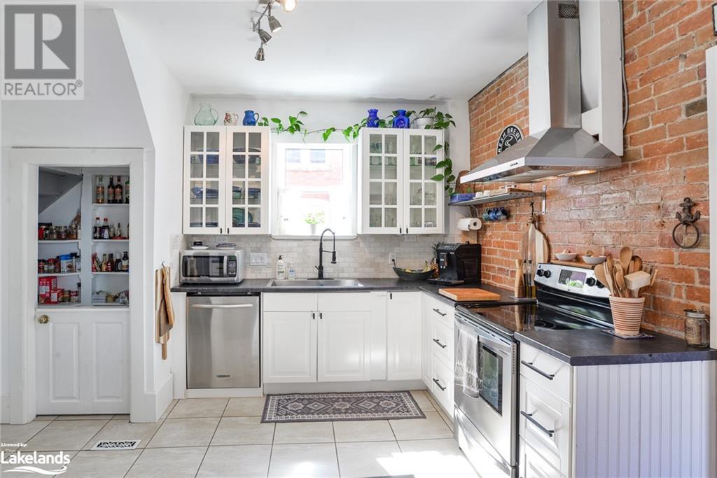 For sale 78 MCMURRAY Street, Bracebridge, Ontario P1L2A1 40568115