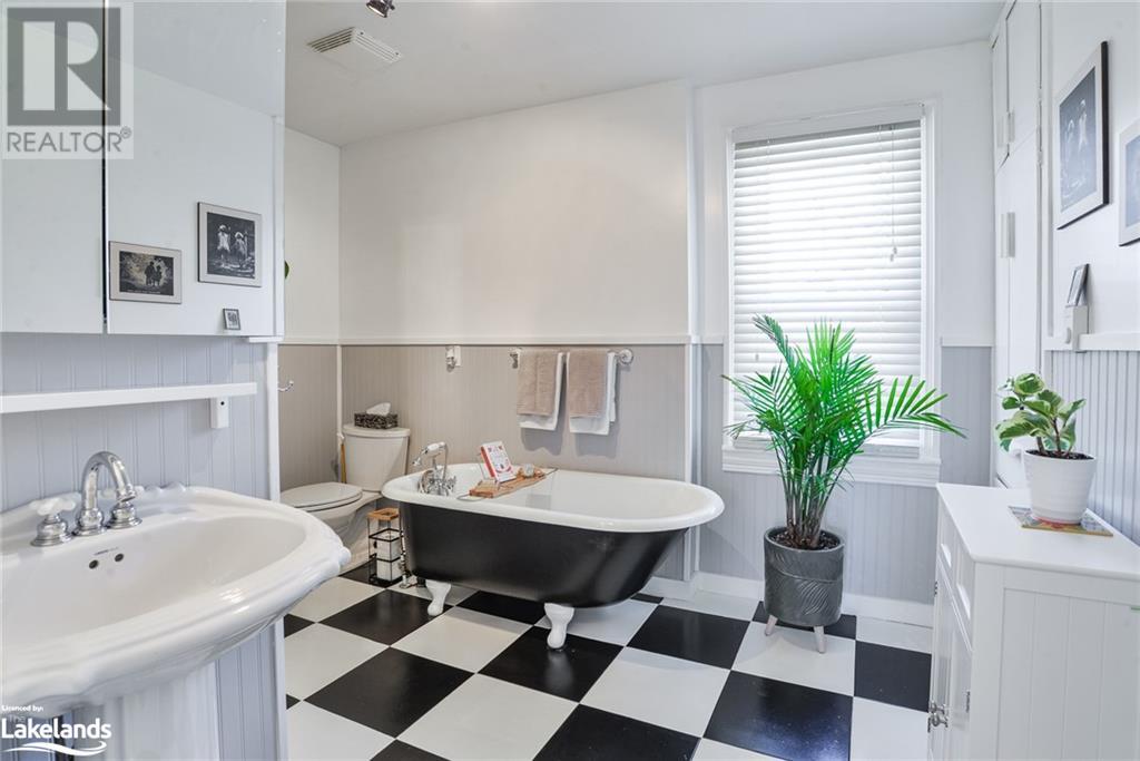 For sale 78 MCMURRAY Street, Bracebridge, Ontario P1L2A1 40568115