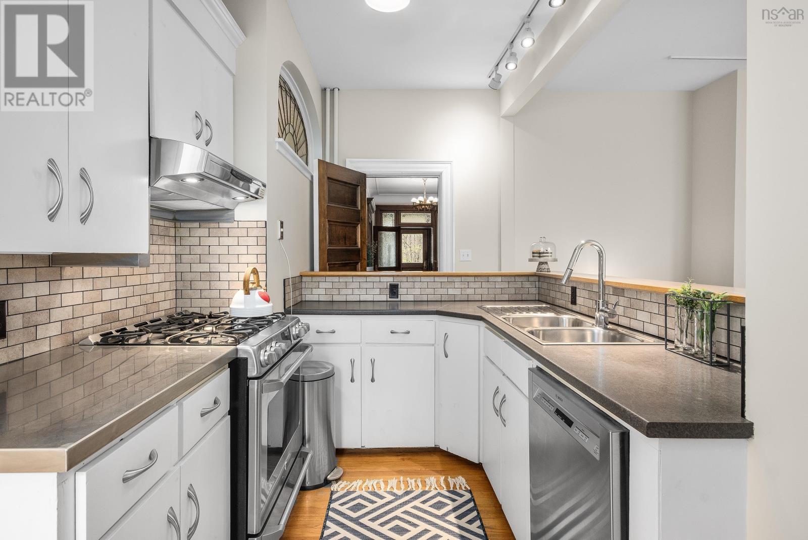 For sale 5735 Inglis Street, Halifax Peninsula, Nova Scotia B3H1K5