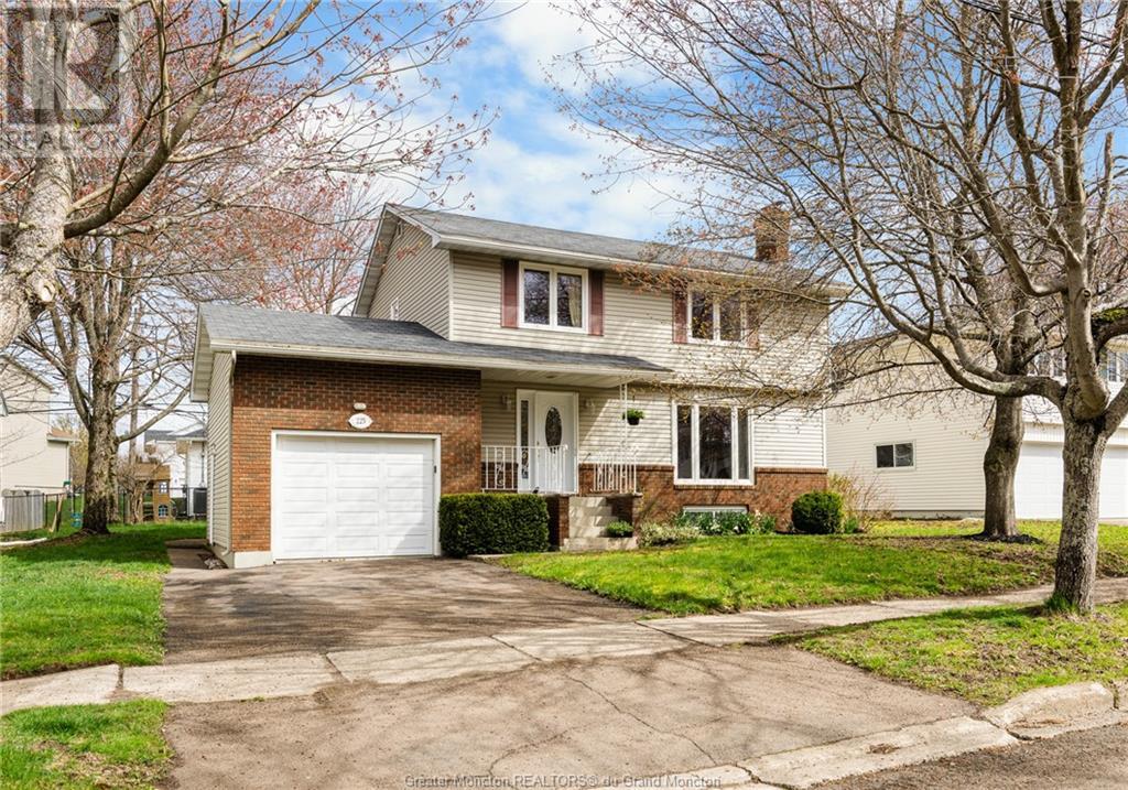 For sale 225 Bessborough AVE, Moncton, New Brunswick E1E1R3 M159366 REALTOR.ca