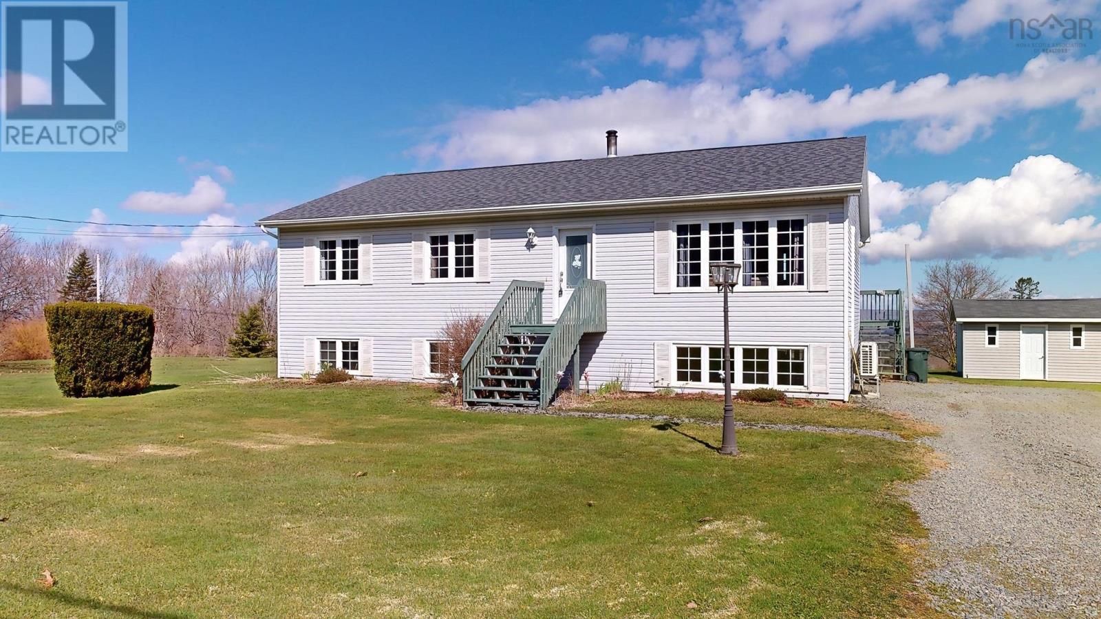For sale 215 Lockhart Road, Coldbrook, Nova Scotia B4R1C1 202407390