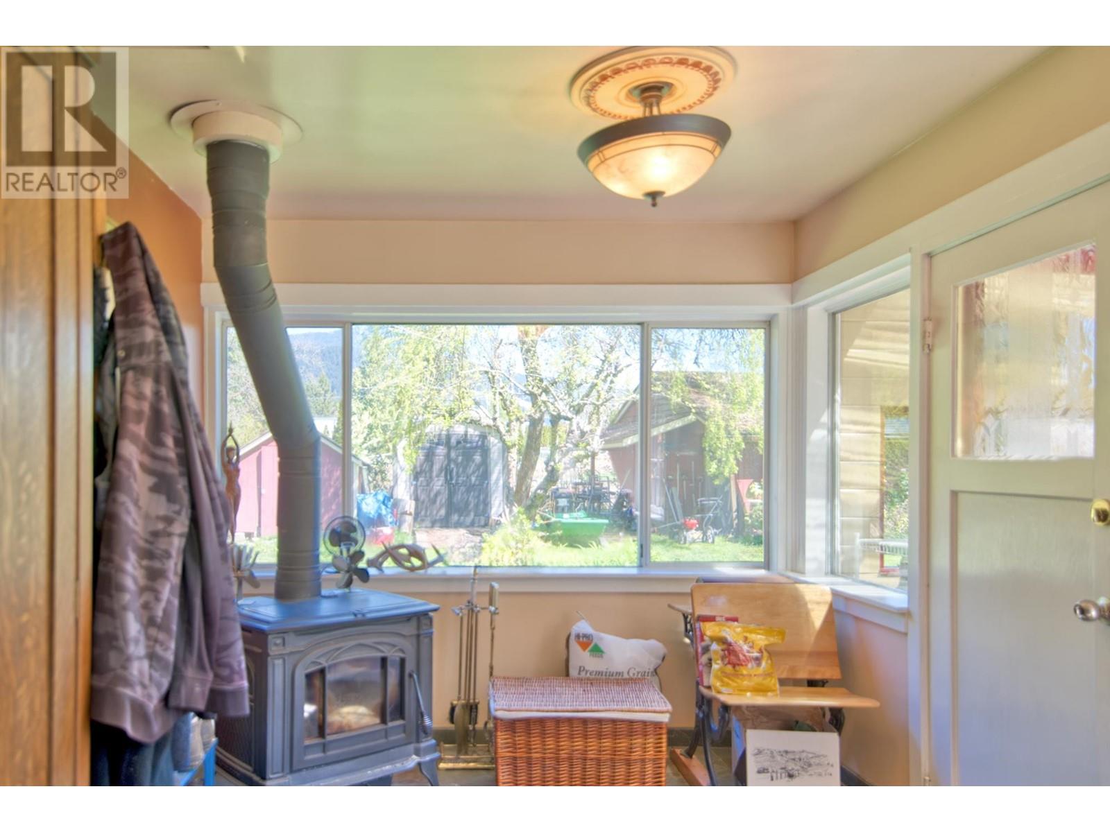 For sale 595 PRATT ROAD, Gibsons, British Columbia V0N1V4 R2883102 REALTOR.ca