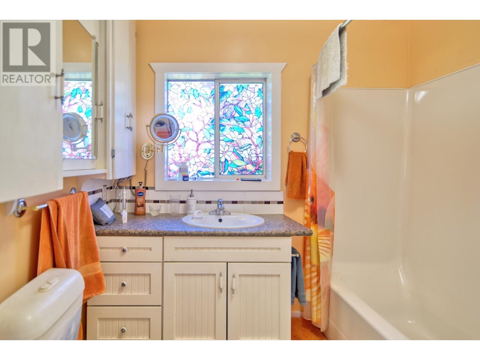 For sale 595 PRATT ROAD, Gibsons, British Columbia V0N1V4 R2883102 REALTOR.ca