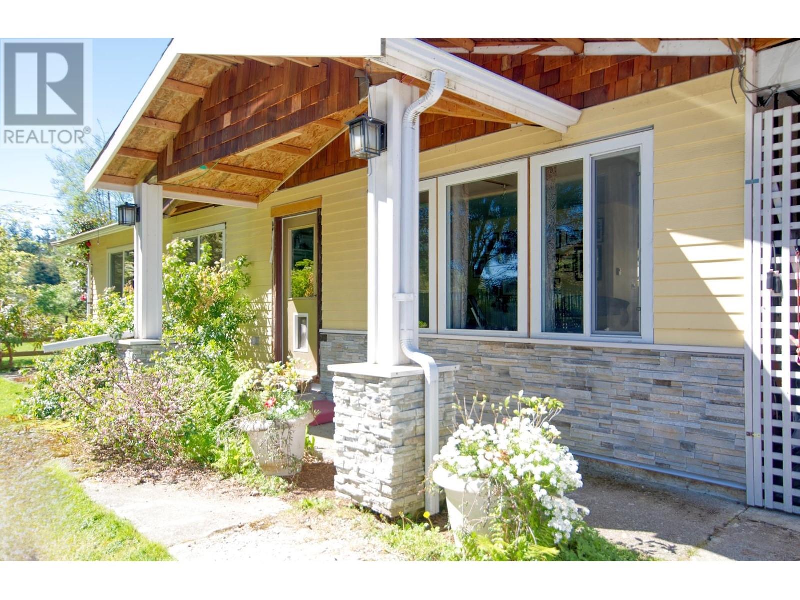 For sale 595 PRATT ROAD, Gibsons, British Columbia V0N1V4 R2883102 REALTOR.ca