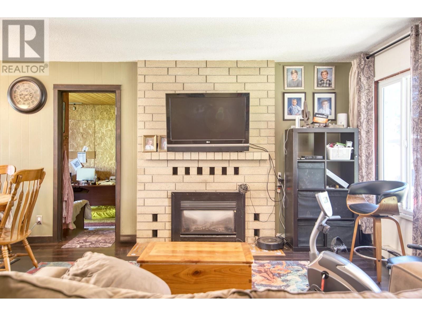 For sale 595 PRATT ROAD, Gibsons, British Columbia V0N1V4 R2883102 REALTOR.ca