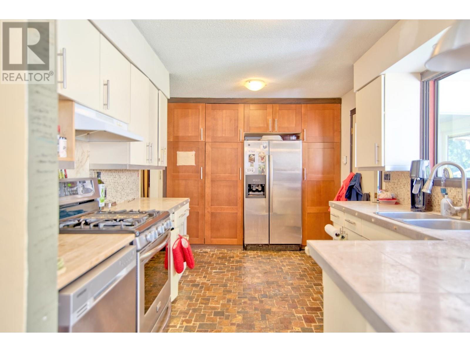 For sale 595 PRATT ROAD, Gibsons, British Columbia V0N1V4 R2883102 REALTOR.ca