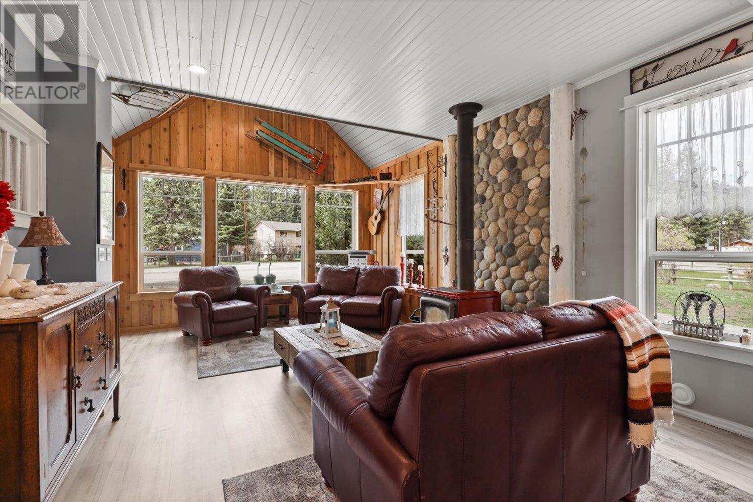 For sale 2625 Otter Avenue, Tulameen, British Columbia V0X2L0