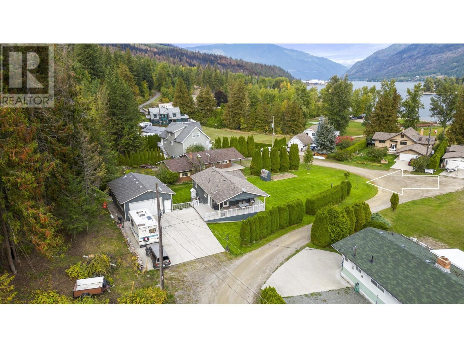 For sale 178758 HOLDING RD, Adams Lake, British Columbia V0E1M2