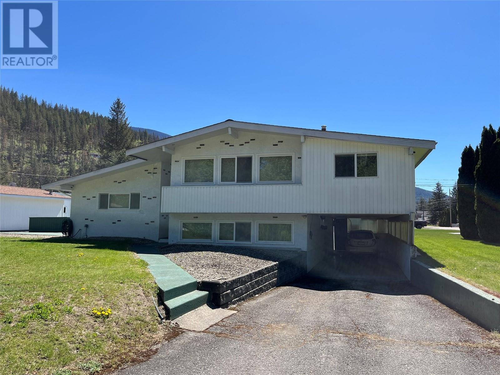 For sale: 441 Oak Avenue, Sicamous, British Columbia V0E2V1 - 10309912 ...