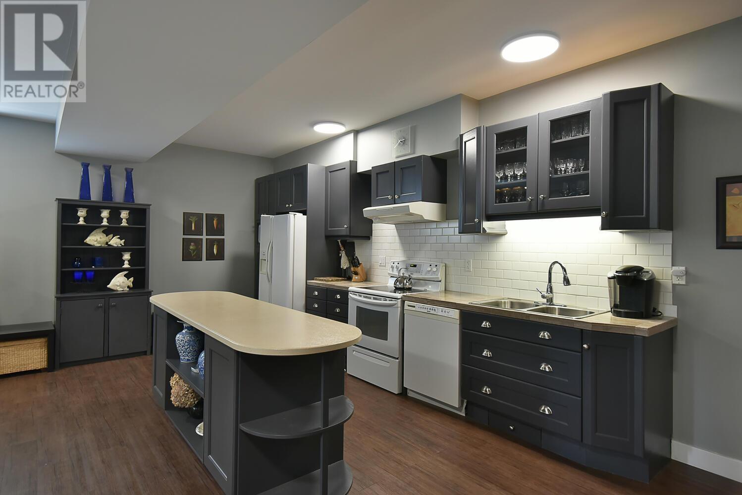 For sale 6447 JASPER ROAD, Sechelt, British Columbia V7Z0S6 R2868759