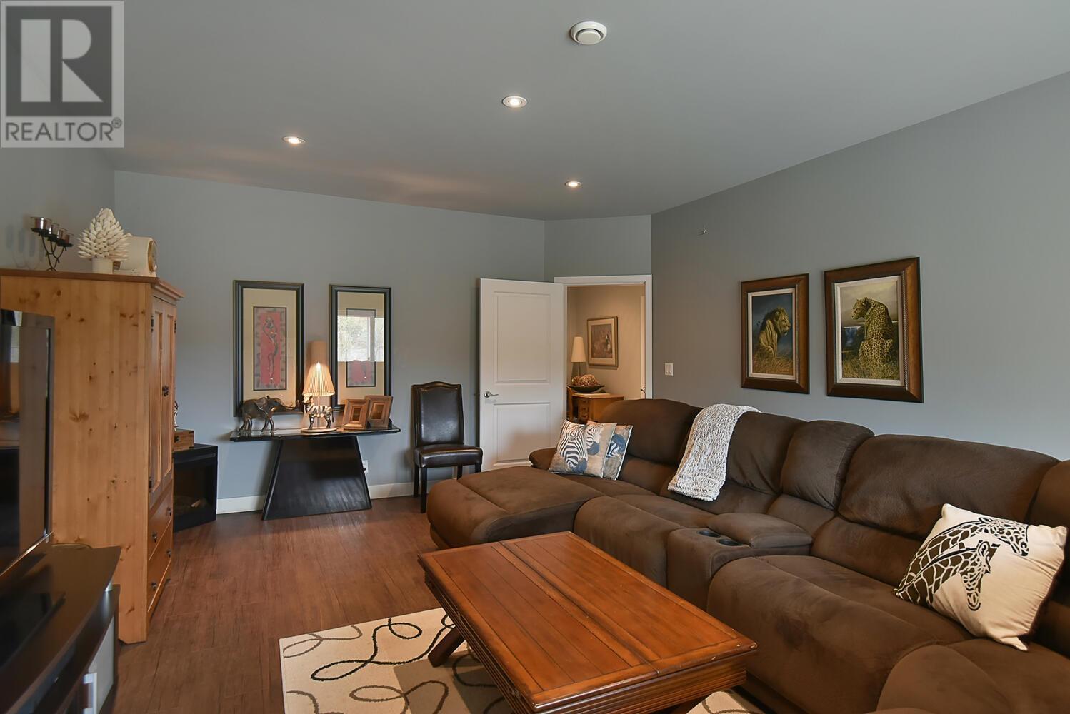 For sale 6447 JASPER ROAD, Sechelt, British Columbia V7Z0S6 R2868759