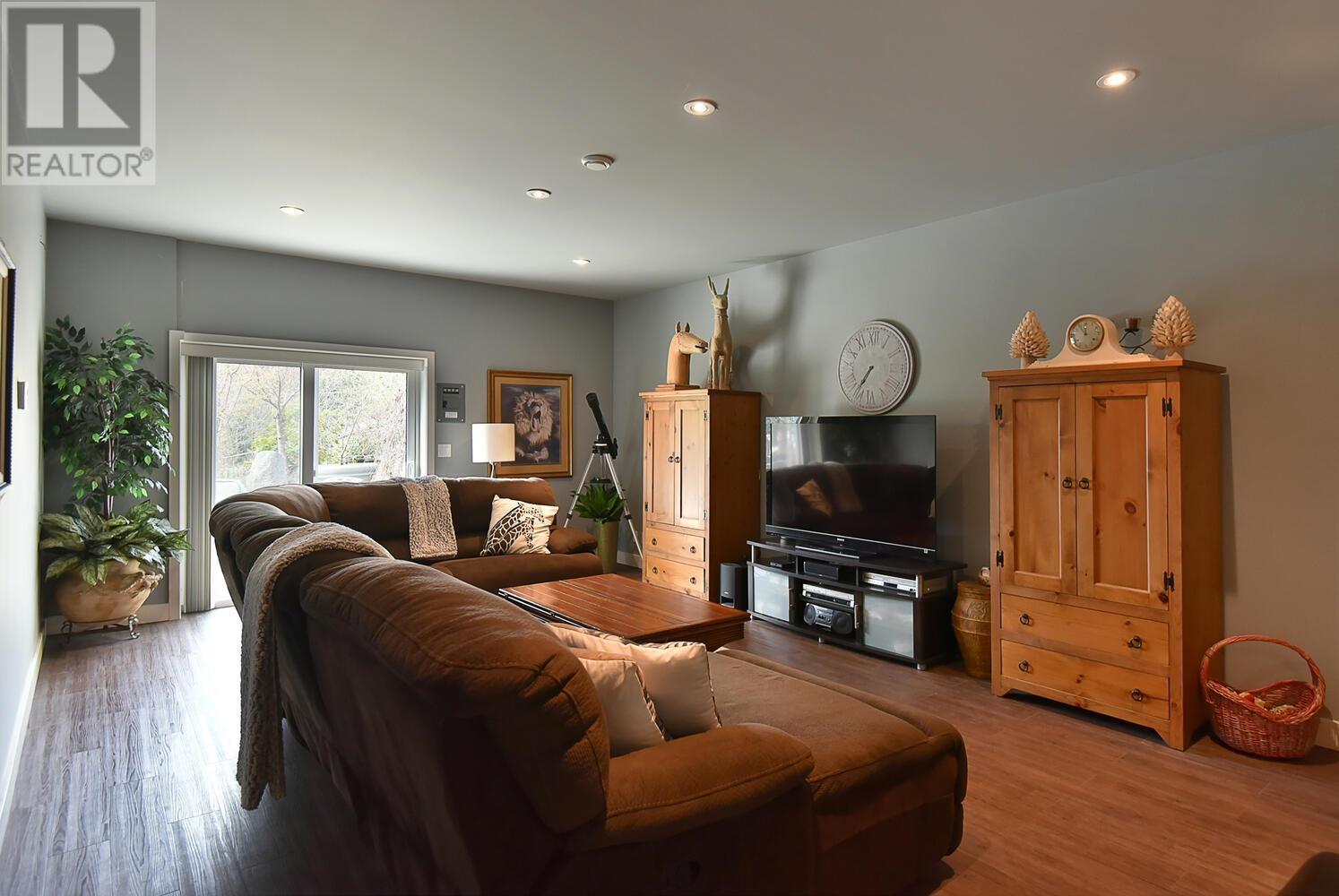 For sale 6447 JASPER ROAD, Sechelt, British Columbia V7Z0S6 R2868759