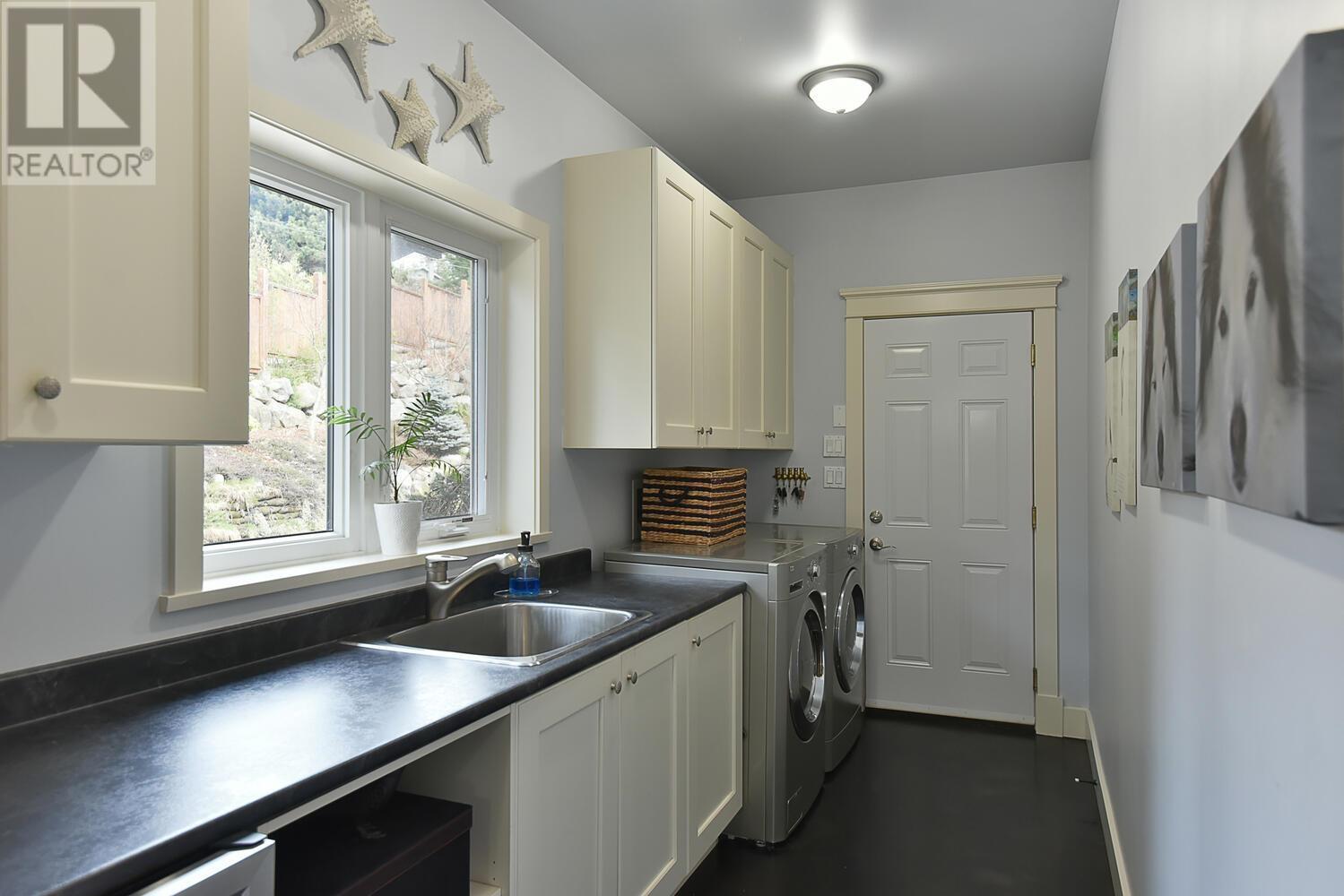 For sale 6447 JASPER ROAD, Sechelt, British Columbia V7Z0S6 R2868759