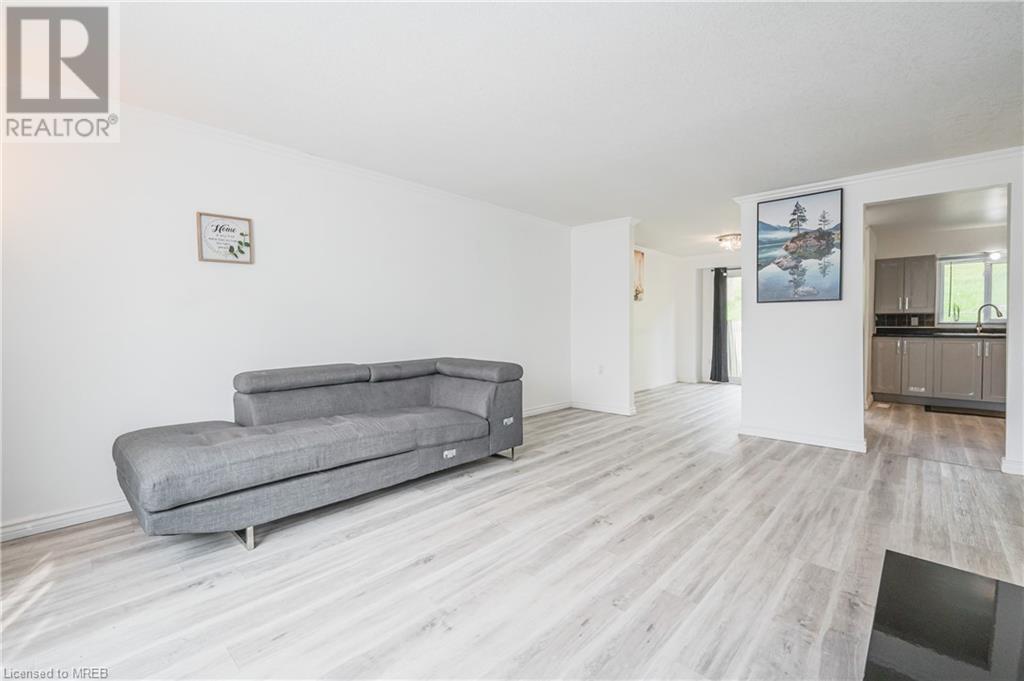 For sale 648 DOON VILLAGE Road Unit 5, Kitchener, Ontario N2P1A2