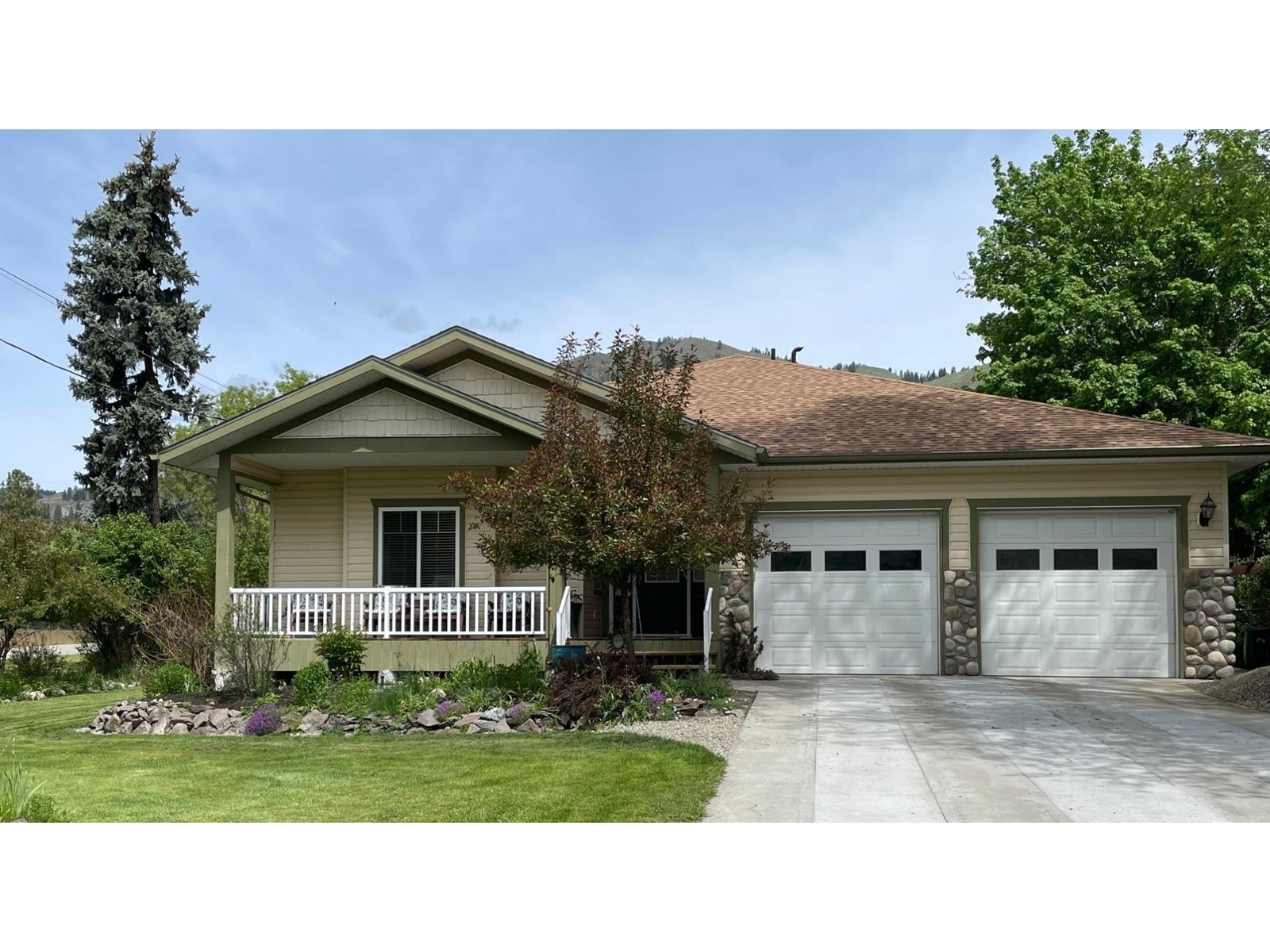 For sale: 543 HARTLAND AVENUE, Midway, British Columbia V0H1M0 ...