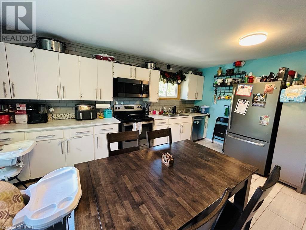 For sale 513 ATTAWANDARON Road, Point Clark, Ontario N0G2R0 40591114