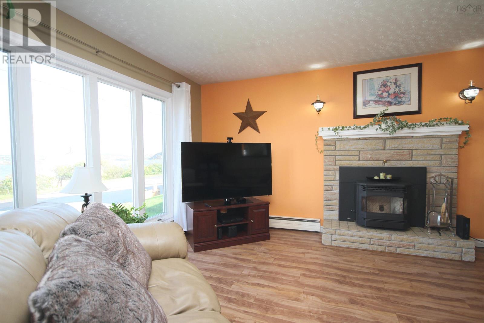 For sale 24 Stafford Street, Mulgrave, Nova Scotia B0E2G0 202325227 REALTOR.ca