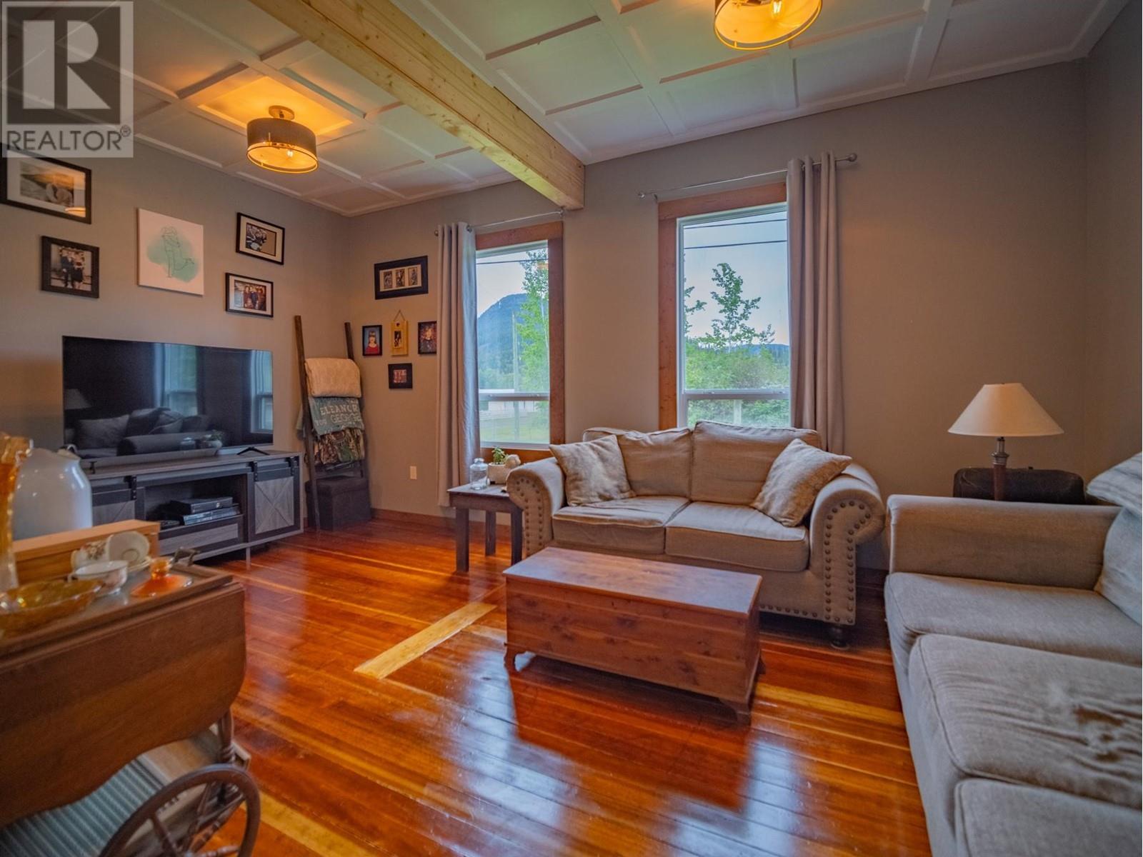 For sale 9916 EDWARDS STREET, Little Fort, British Columbia 178563 REALTOR.ca