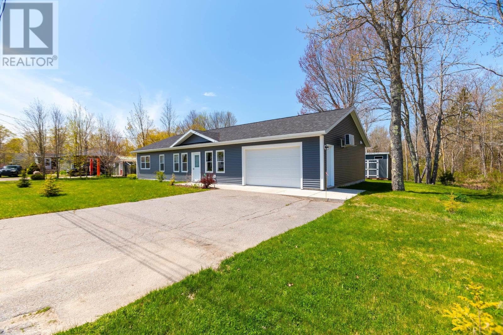 For sale 14327 Highway 1, Wilmot, Nova Scotia B0P1W0 202410334