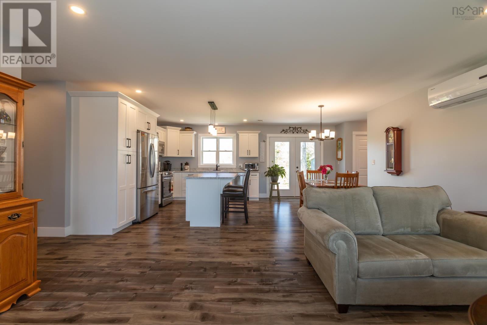 For sale 14327 Highway 1, Wilmot, Nova Scotia B0P1W0 202410334