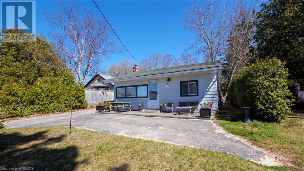 For sale 9 LAKESHORE Boulevard S, Sauble Beach, Ontario N0H2G0