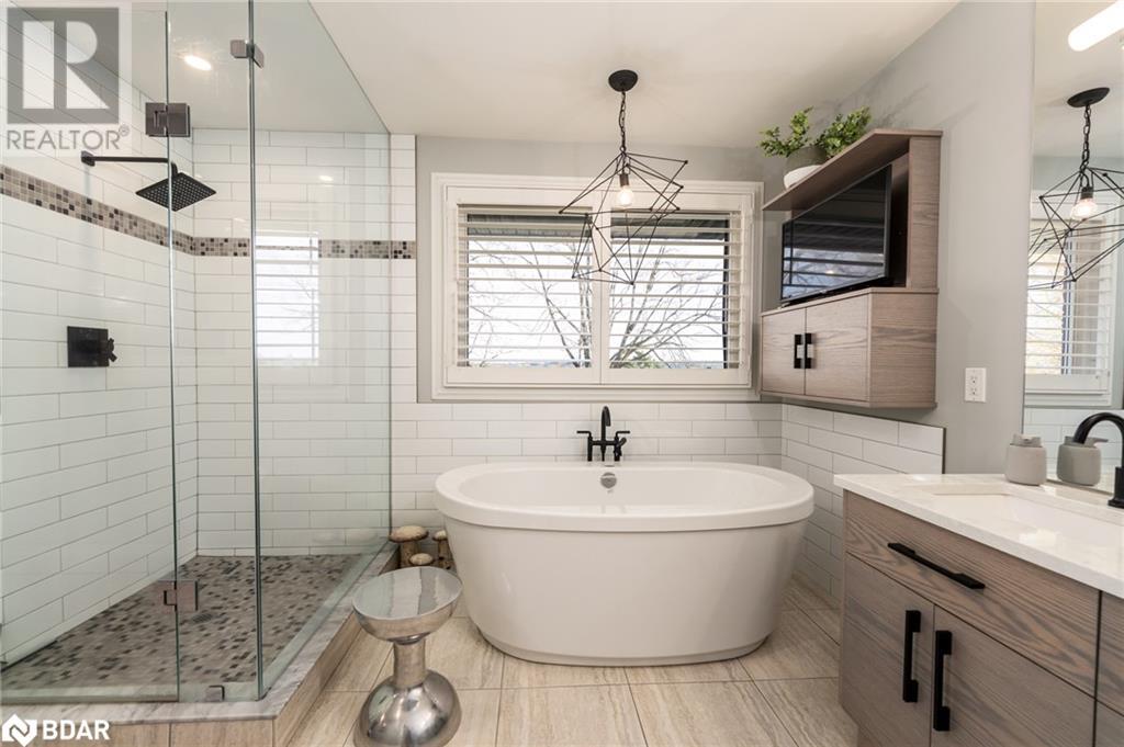 For sale 413 CODRINGTON Street, Barrie, Ontario L4M1S9 40585472