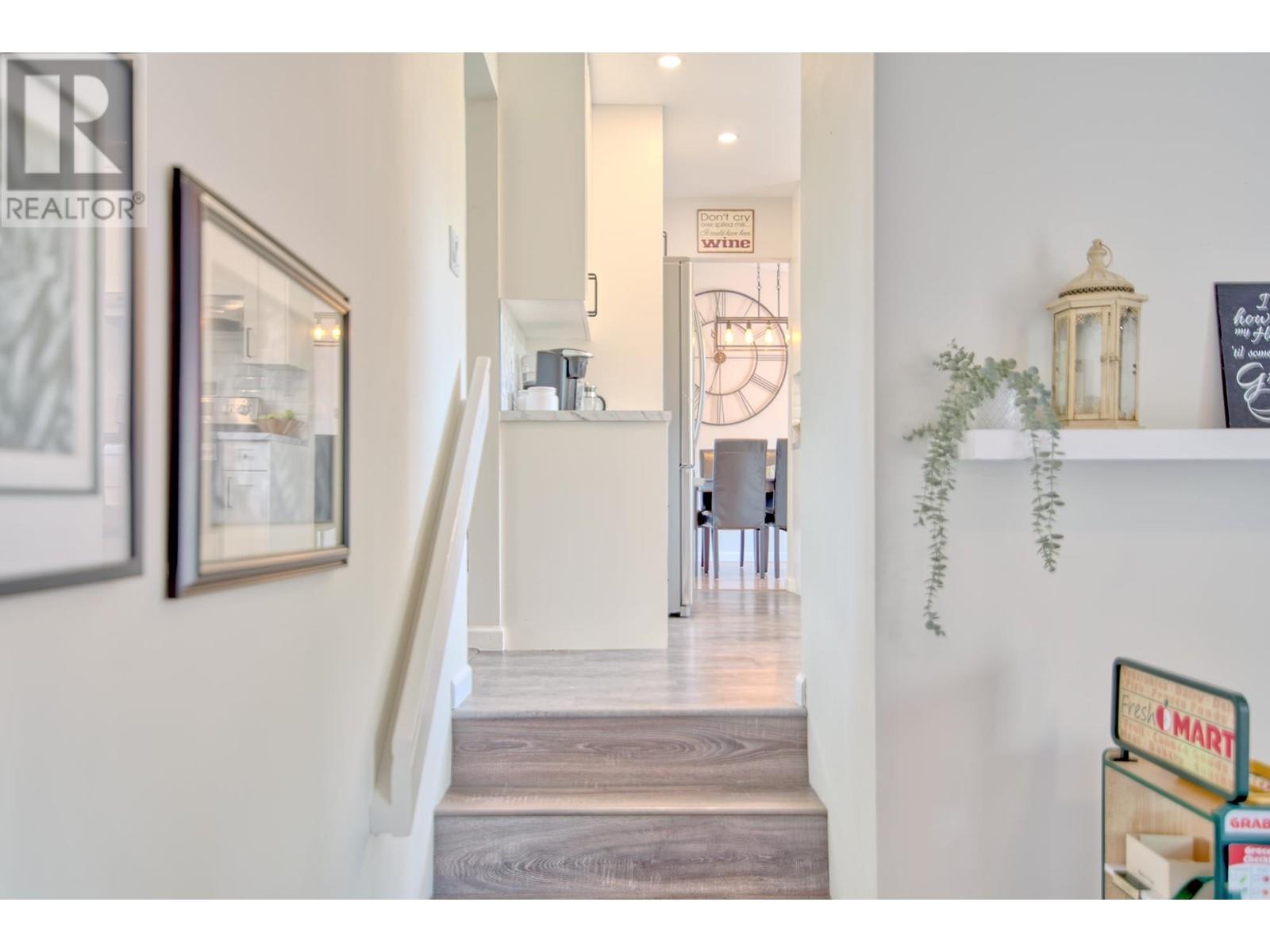 For sale 6454 SAMRON ROAD, Sechelt, British Columbia V7Z0M8 R2884749 REALTOR.ca