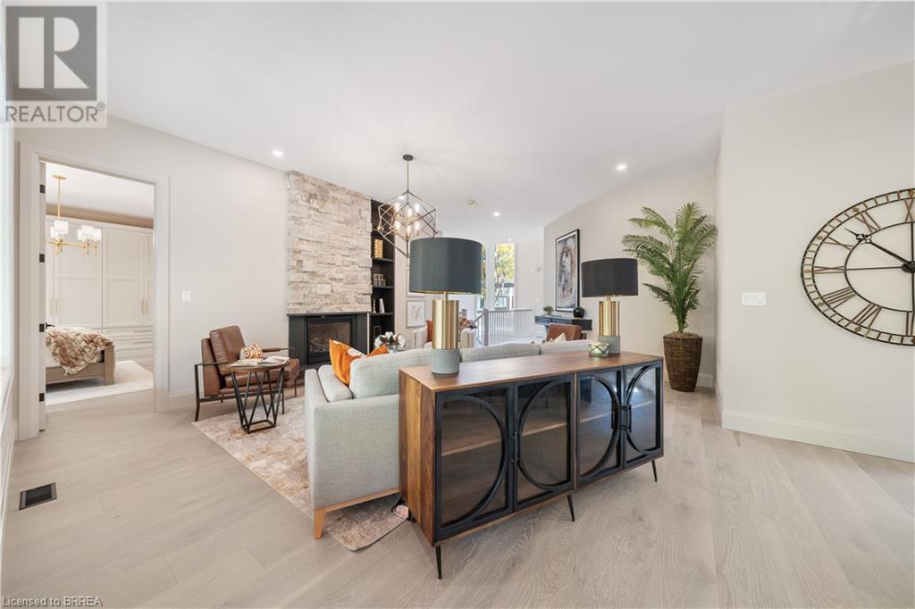 For sale 151 PARKSIDE Drive, Brantford, Ontario N3T0S9 40580509