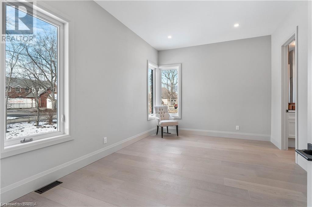 For sale 153 PARKSIDE Drive, Brantford, Ontario N3T0S9 40580477