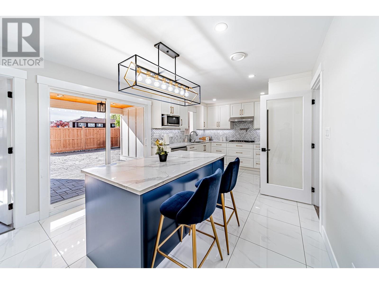 For sale 11366 AVENUE, Richmond, British Columbia V7A4W3