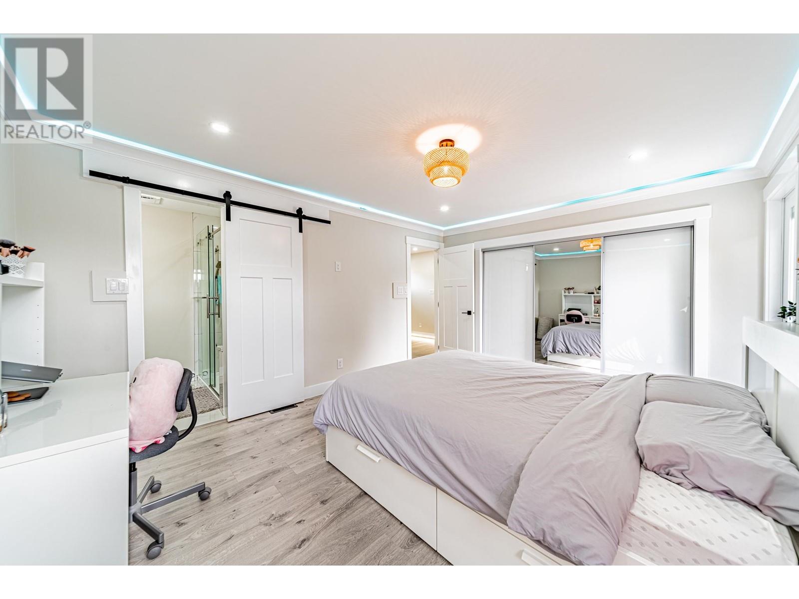 For sale 11366 AVENUE, Richmond, British Columbia V7A4W3