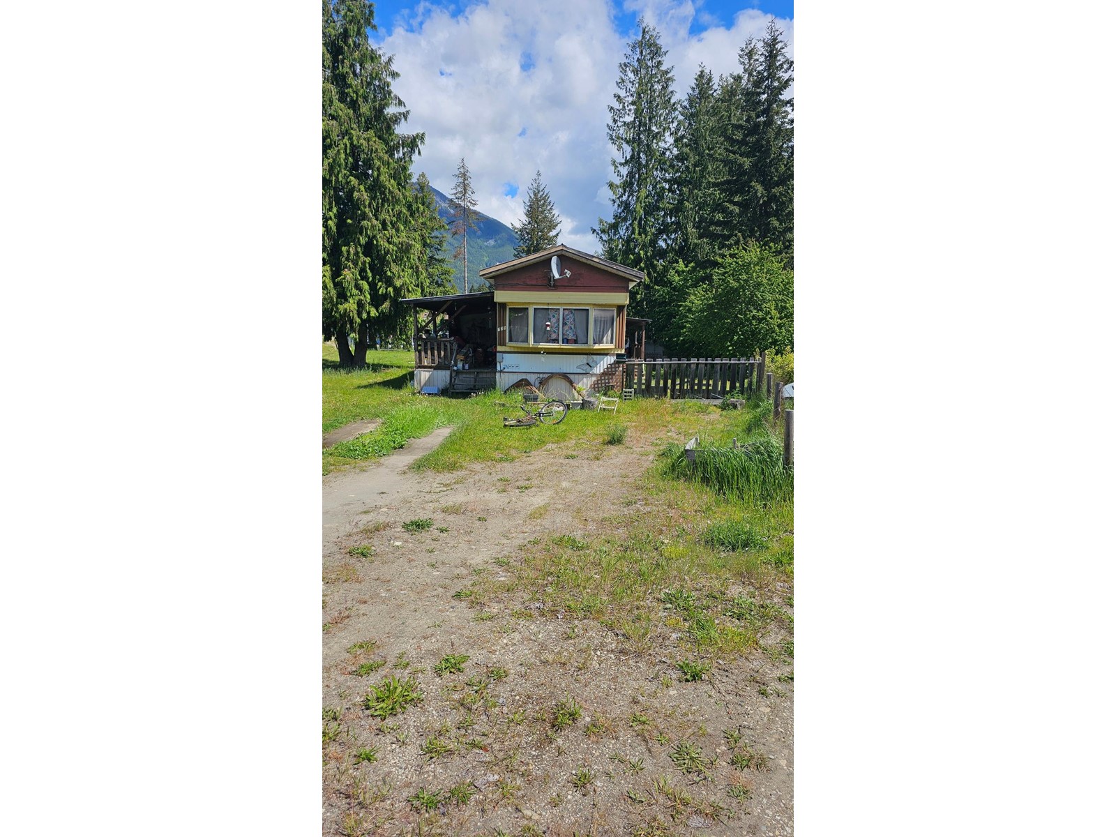 For sale 739 9TH AVENUE NW, Nakusp, British Columbia V0G1R0 2477152