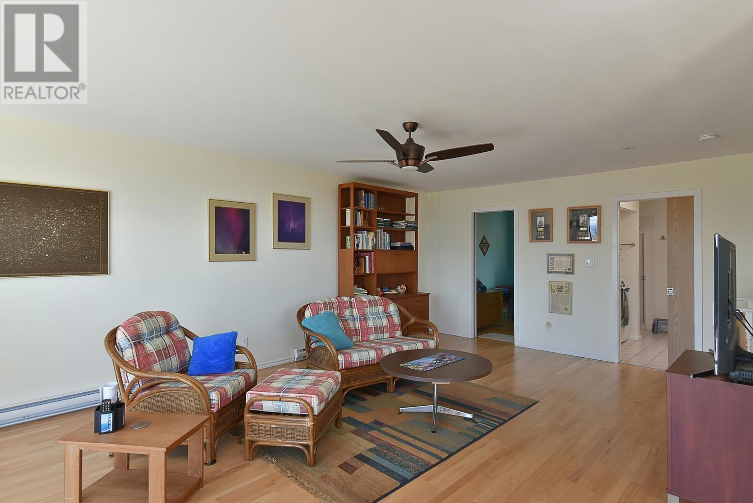 For sale 4946 LAUREL AVENUE, Sechelt, British Columbia V7Z0B7