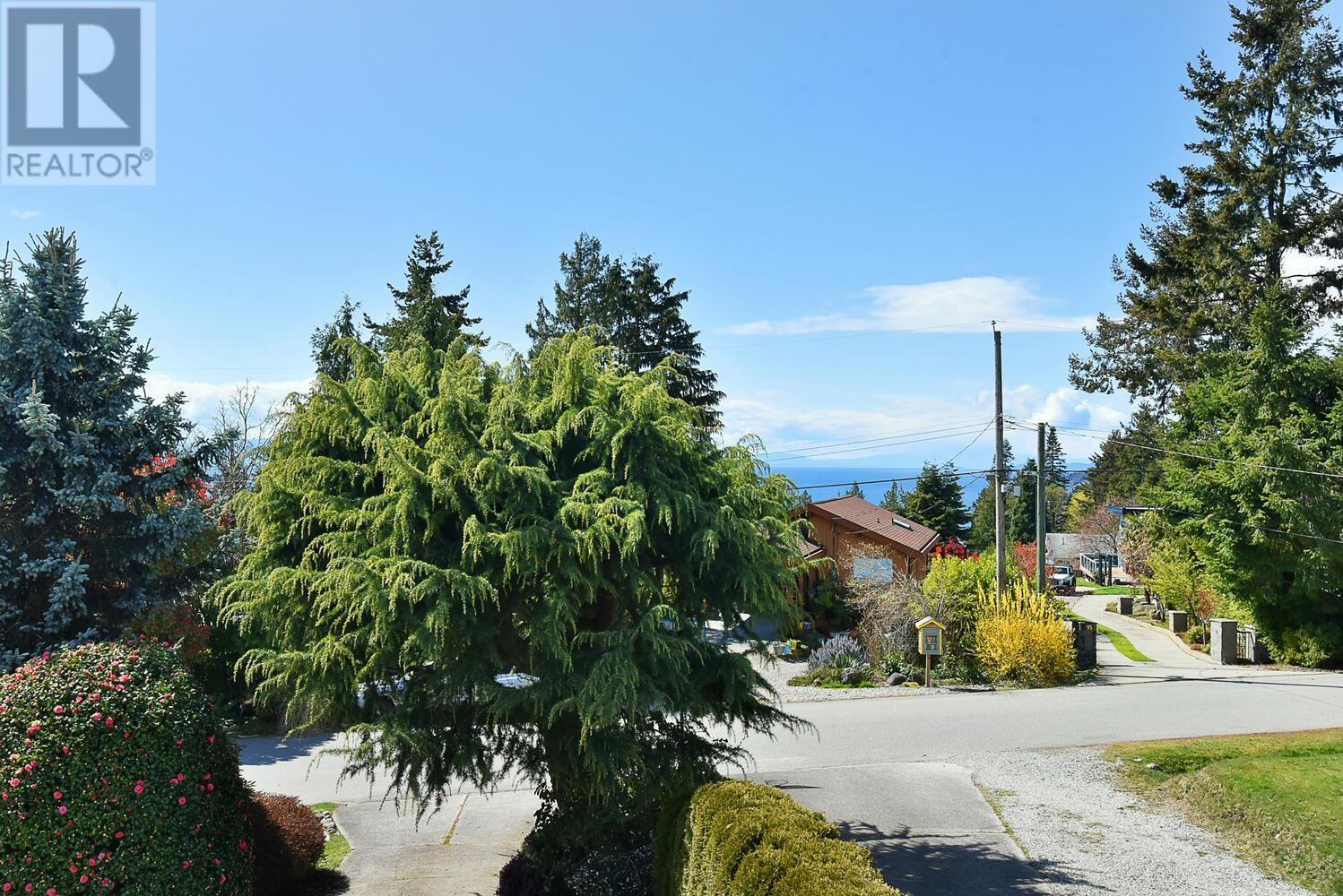 For sale 4946 LAUREL AVENUE, Sechelt, British Columbia V7Z0B7