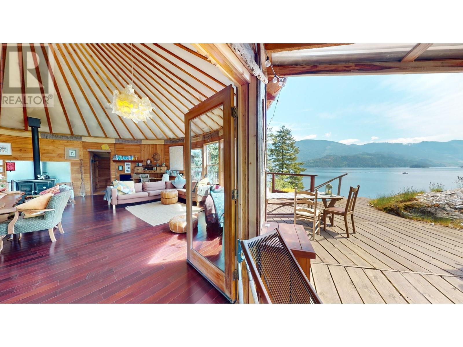 For sale 123 AGNEW PASSAGE SHORELINE, Nelson Island, British Columbia
