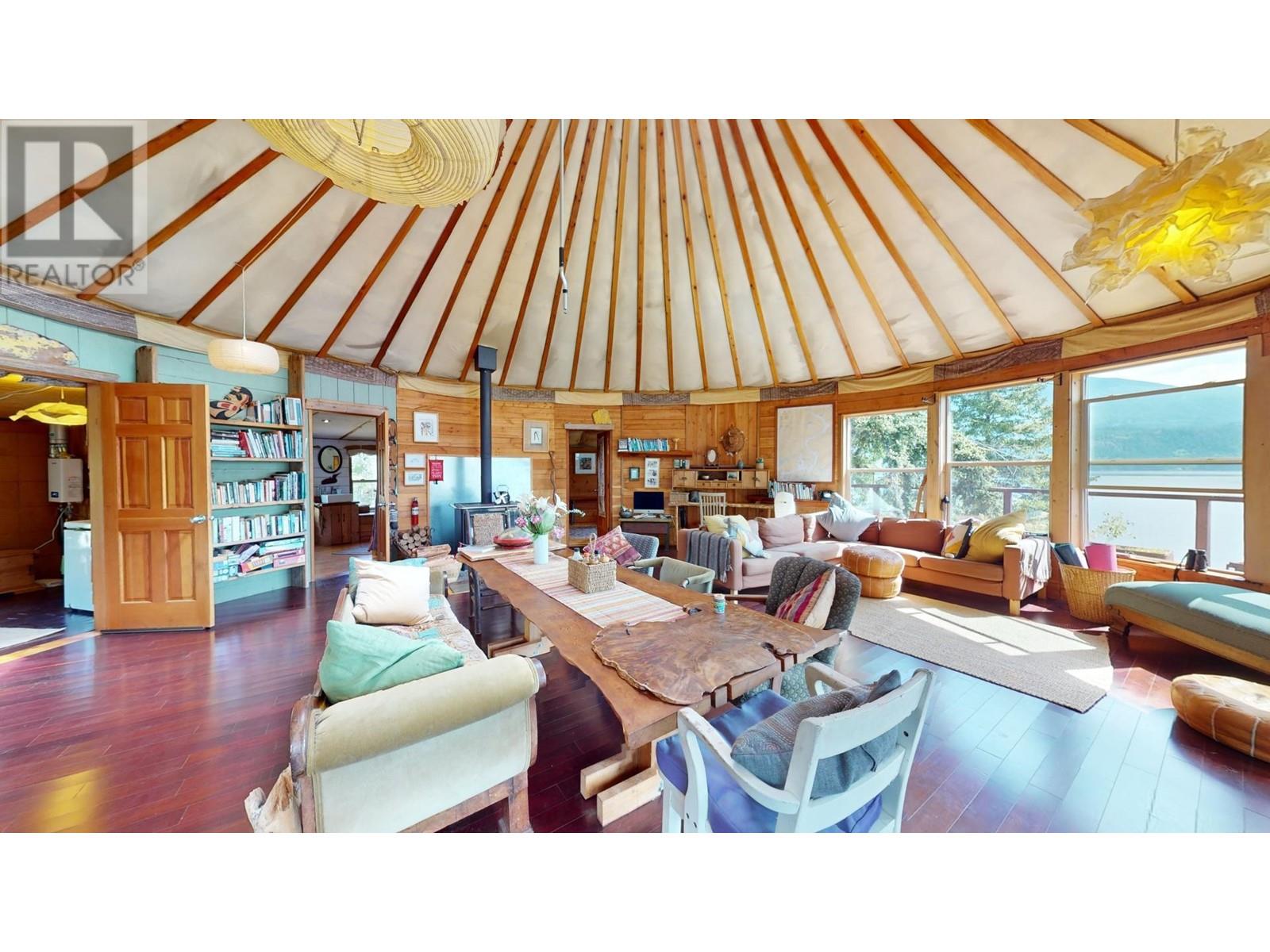 For sale 123 AGNEW PASSAGE SHORELINE, Nelson Island, British Columbia