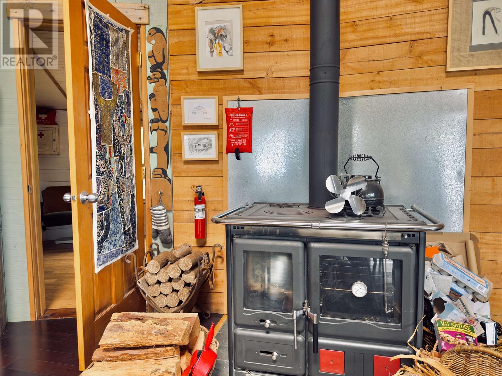 For sale 123 AGNEW PASSAGE SHORELINE, Nelson Island, British Columbia