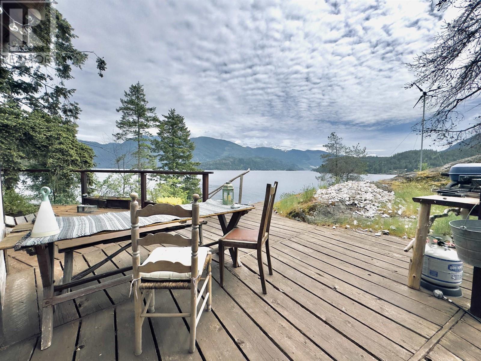 For sale 123 AGNEW PASSAGE SHORELINE, Nelson Island, British Columbia