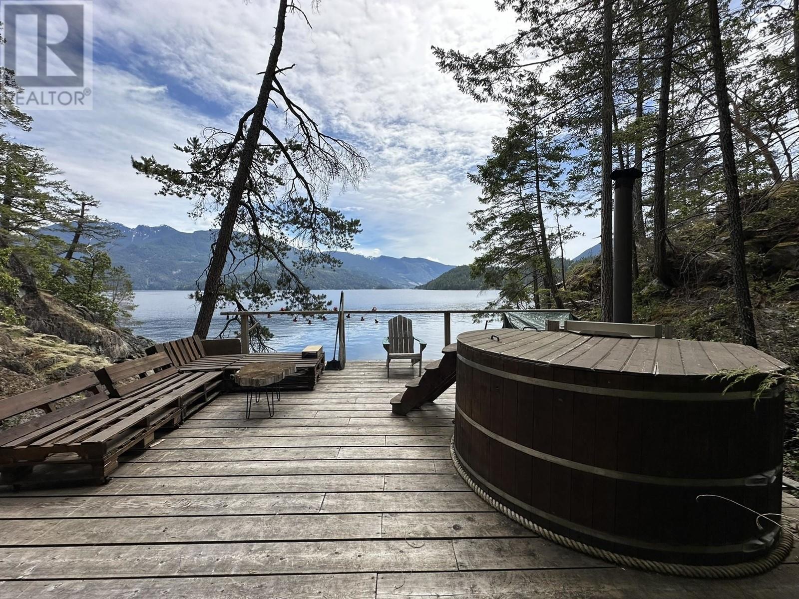 For sale 123 AGNEW PASSAGE SHORELINE, Nelson Island, British Columbia