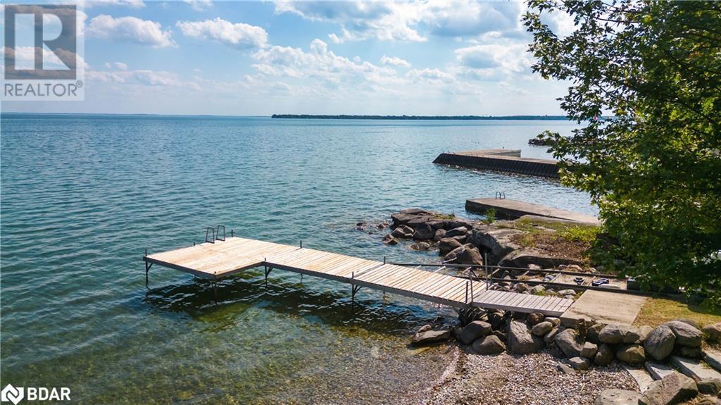 For sale: 183 LAKESHORE Road W, Oro-Medonte, Ontario L0L2E0 - 40479006 ...