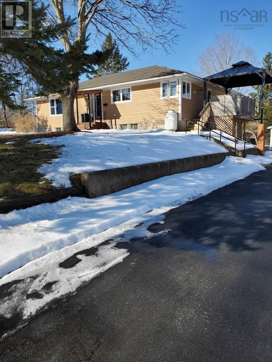 For sale 128 Oakdene Avenue, Kentville, Nova Scotia B4N2C1 202405467