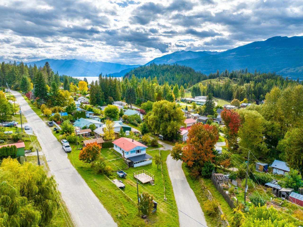 For sale 1537 RUSSEL AVENUE, Riondel, British Columbia V0B2B0