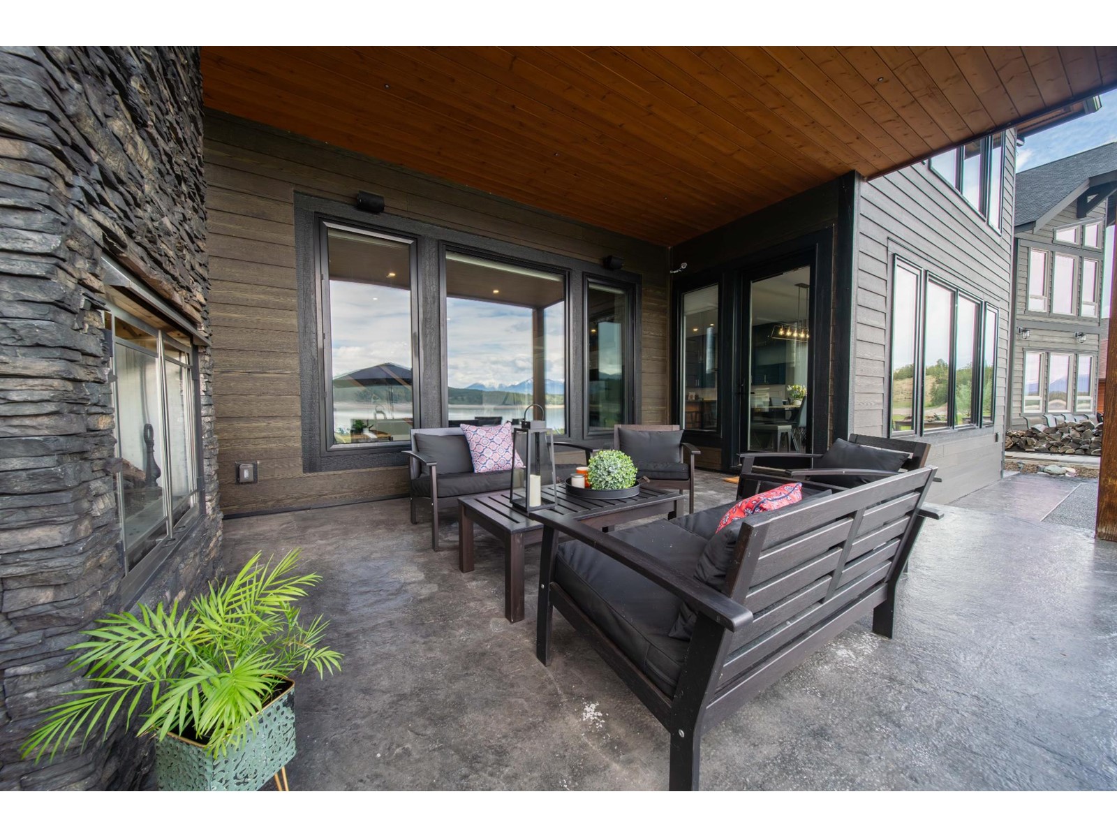 For sale 1574 KOOCANUSA LAKE DRIVE, Lake Koocanusa, British Columbia