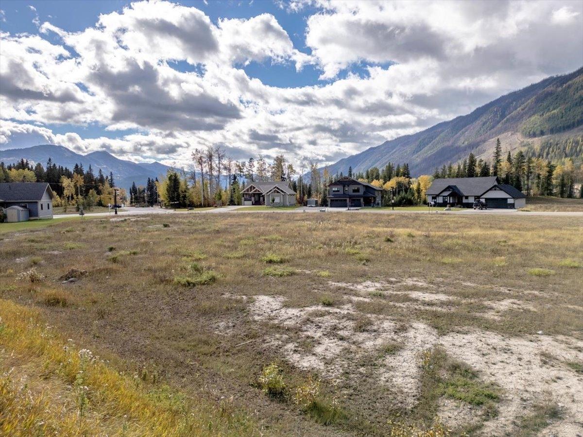 For sale 2107 WHISKEY JACK DRIVE, Sparwood, British Columbia V0B2G2