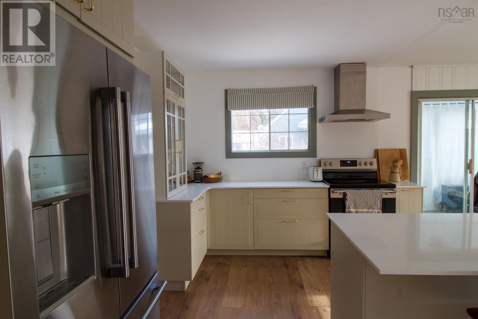 For sale 7451 St. Margarets Bay Road, Boutiliers Point, Nova Scotia