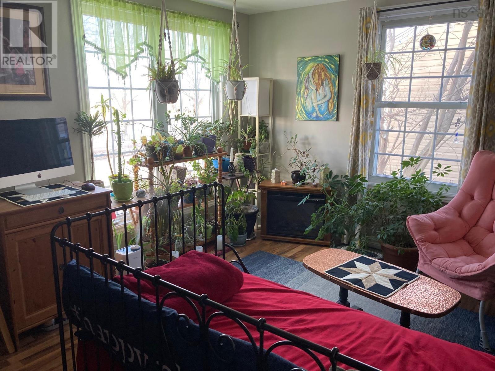 For sale 495 High Street, New Glasgow, Nova Scotia B2H2X9 202404344